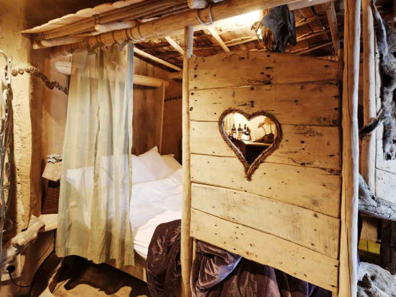 Illustration for article titled This fantasy-themed bed and breakfast lets you sleep inside a Trojan bull